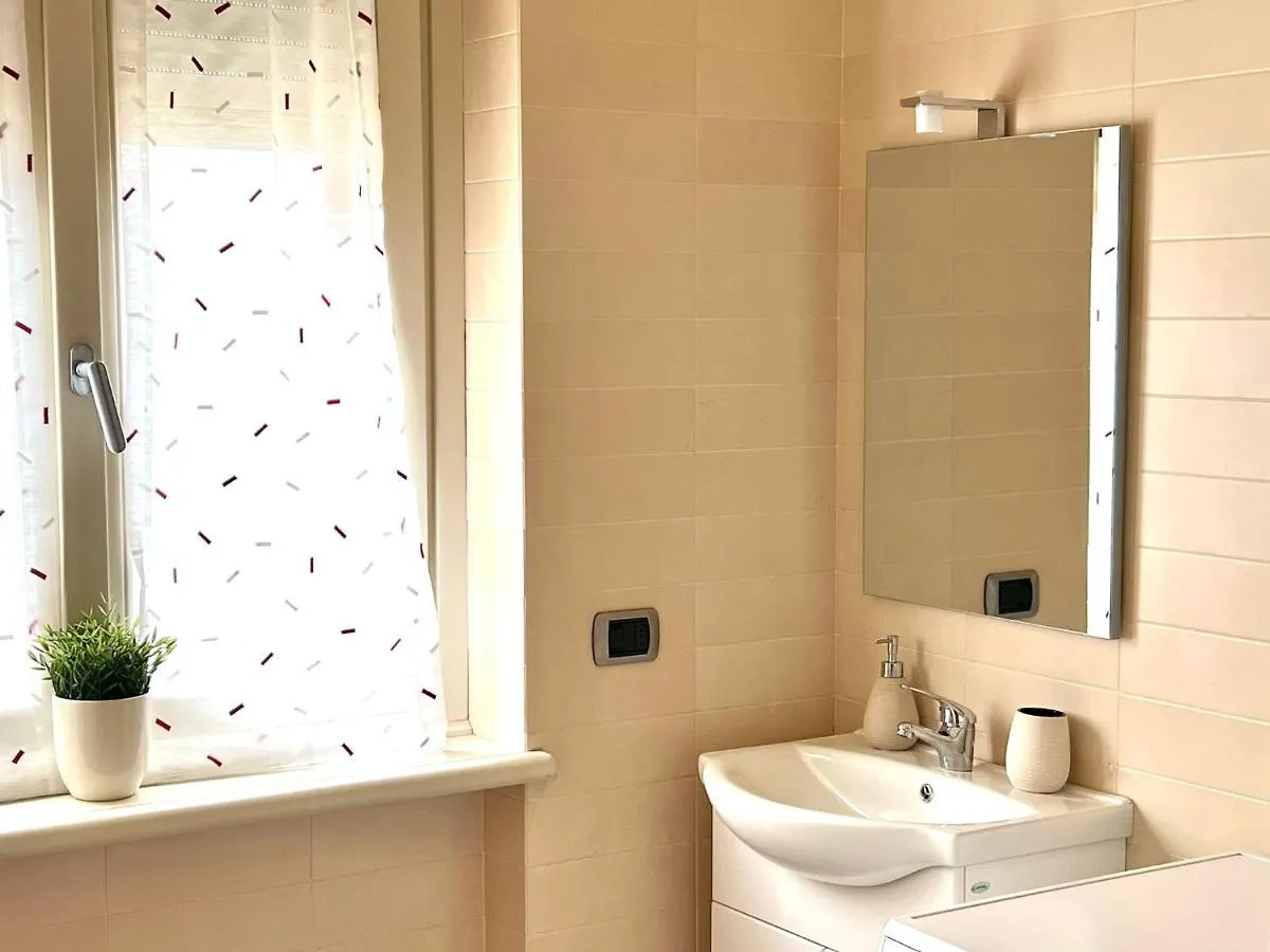 Hotel Bergamoinhouse Airport 0*, Bergamo
