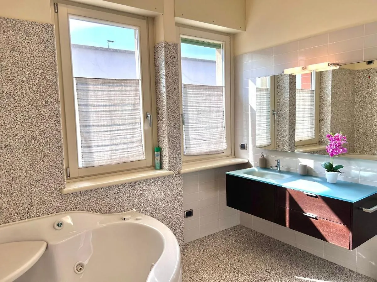 Hotel Bergamoinhouse 0*, Bergame Italie
